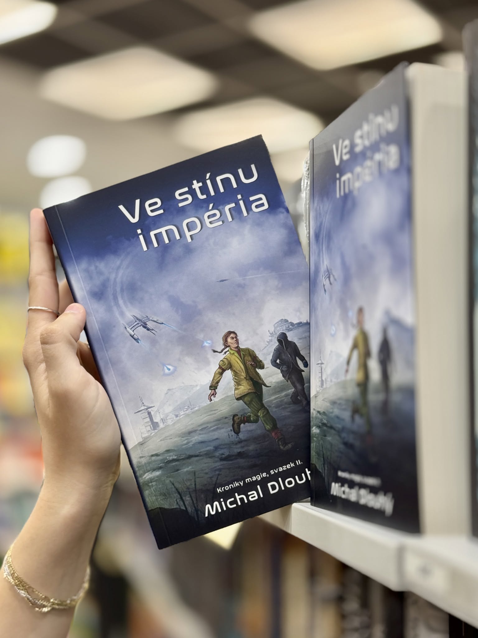 Soutěž o tři výtisky knihy Ve stínu impéria a to i s podpisem autora Michaela Dlouhého